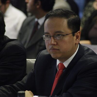 Exministro ecuatoriano reprobado por Contraloría ahora asesora a Maduro