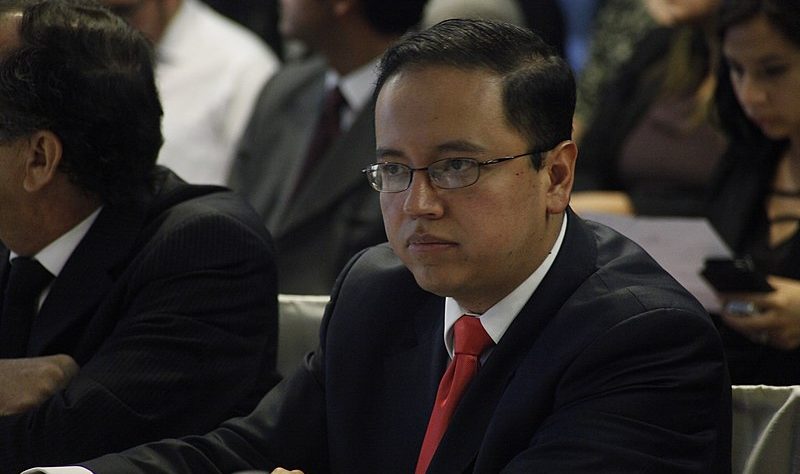 Exministro ecuatoriano reprobado por Contraloría ahora asesora a Maduro