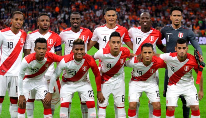 Futbolistas de Perú piden no votar por el comunismo