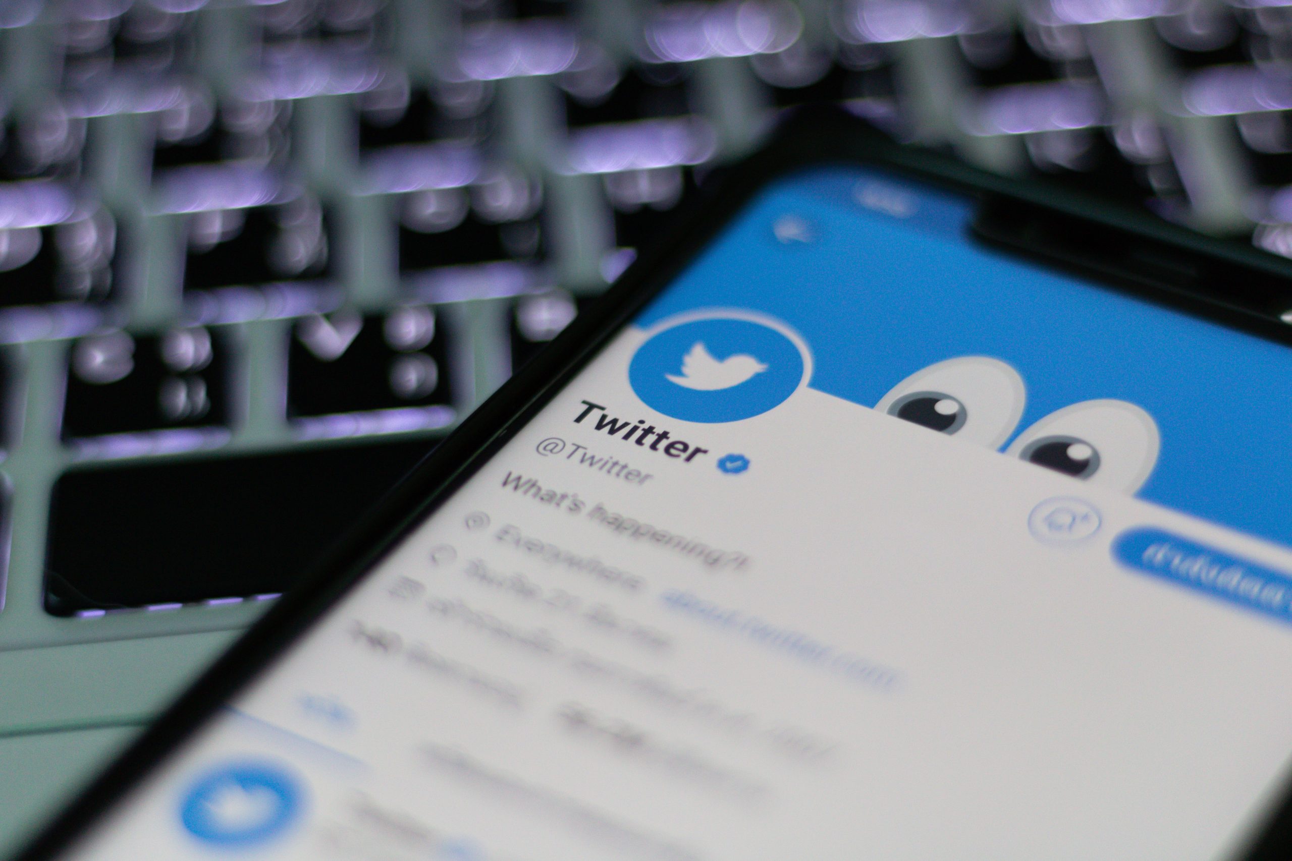 Twitter limitará el envío de mensajes directos en cuentas gratuitas