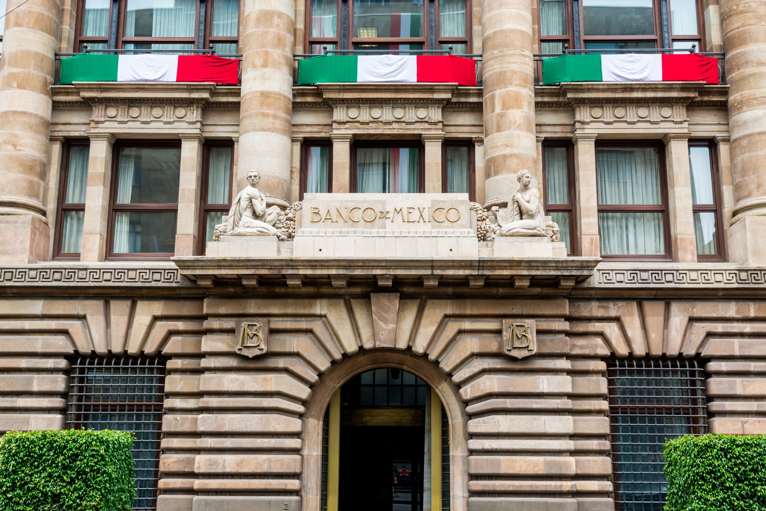 López Obrador cambiará al titular del Banco Central de México