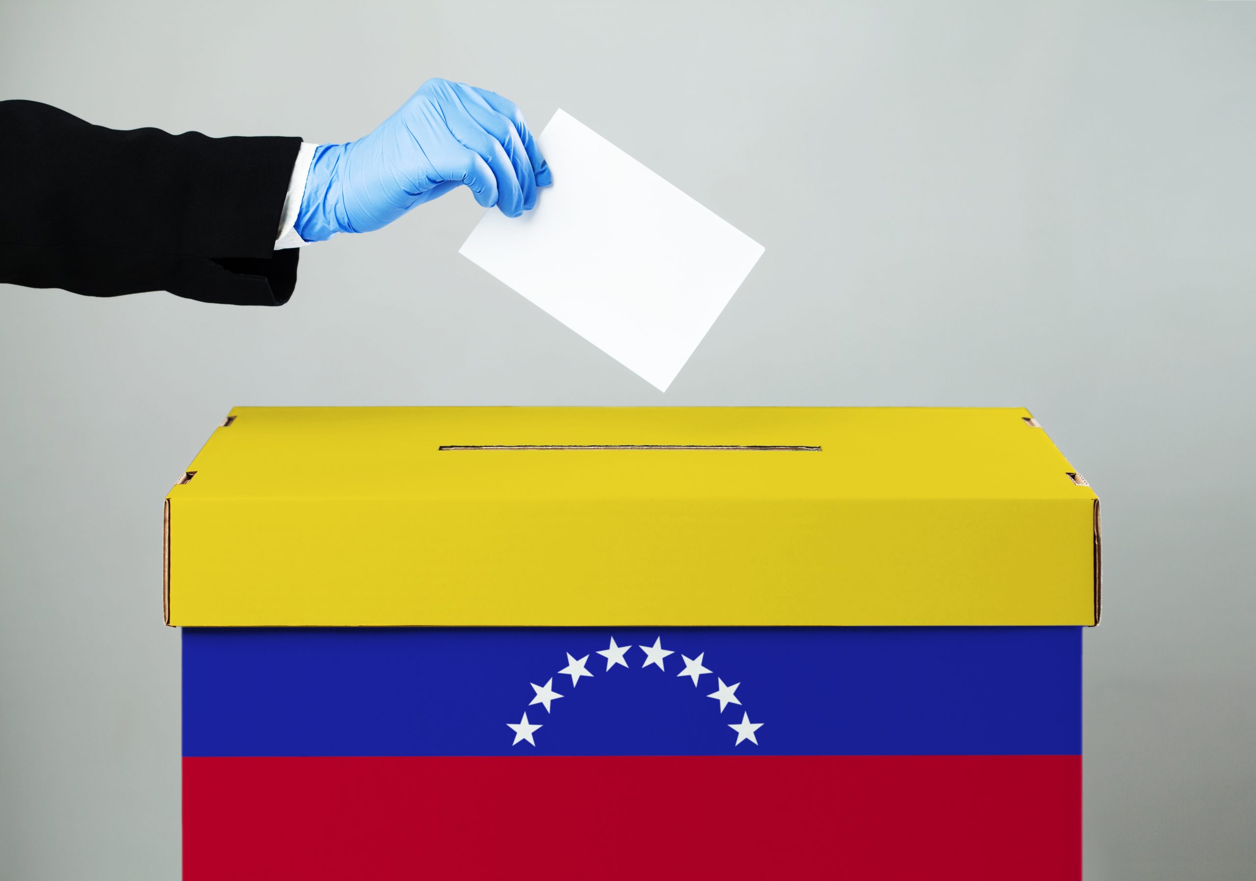 La UE observó «mejoras» en las elecciones venezolanas, pero criticó «deficiencias estructurales»