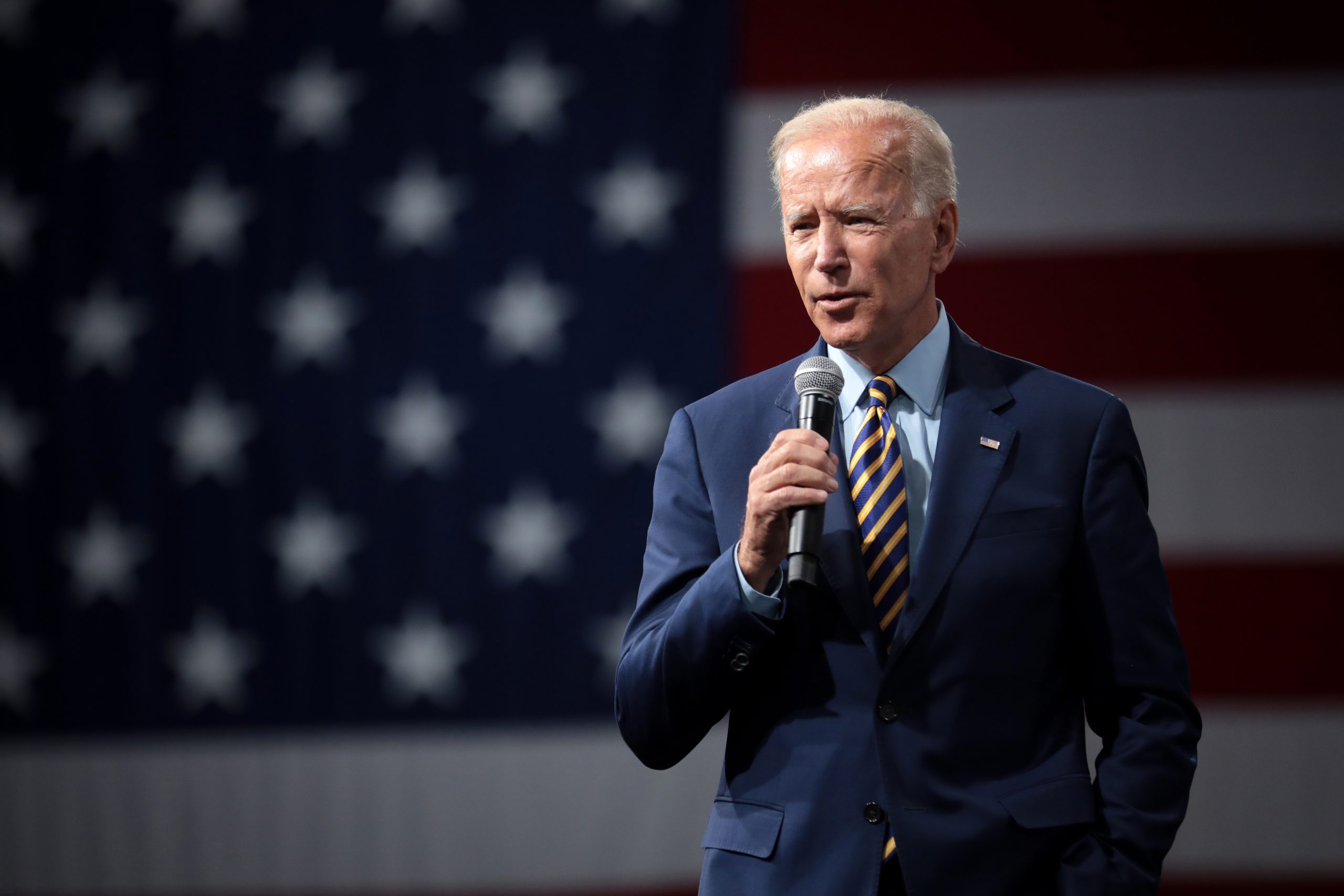 Biden le pidió a la Comisión Federal de Comercio que controle los precios del petróleo y el gas en Estados Unidos