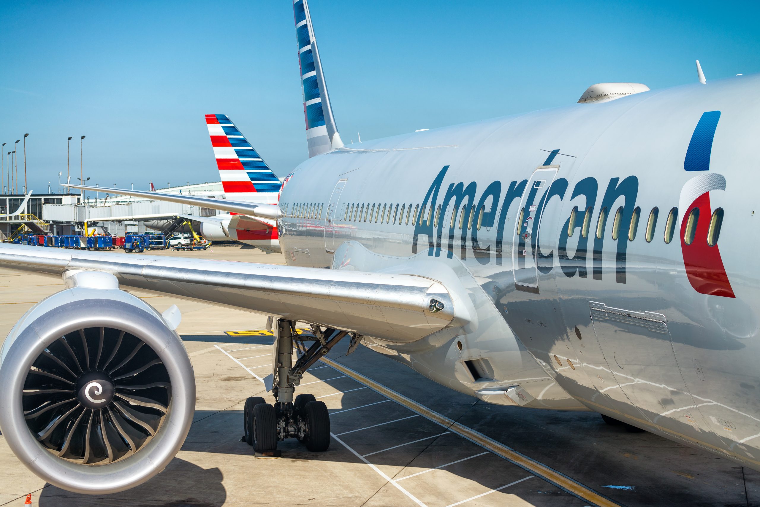American Airlines canceló cerca de 2.400 vuelos por la falta de personal y el mal tiempo