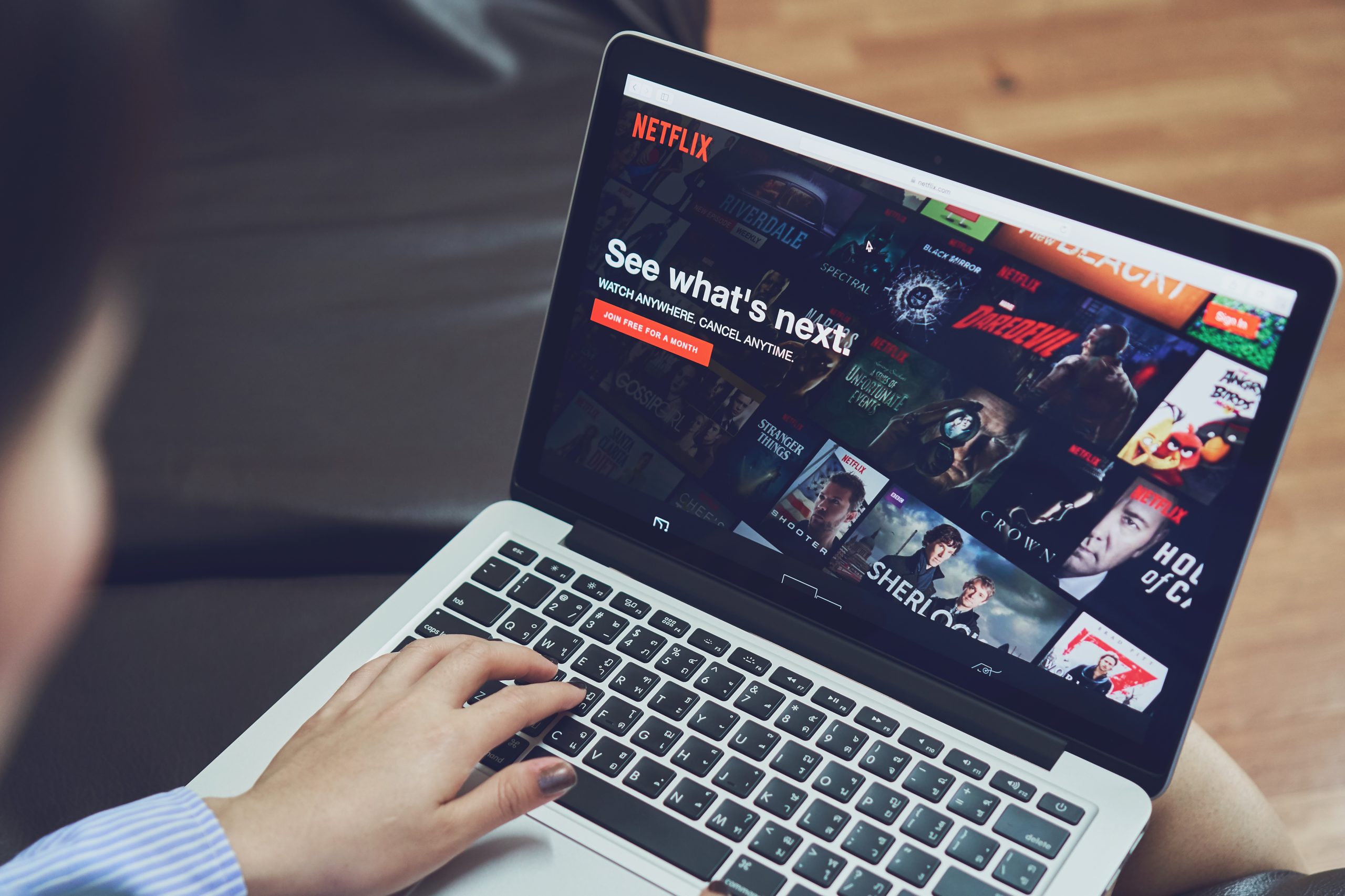 Se desplomaron las acciones de Netflix