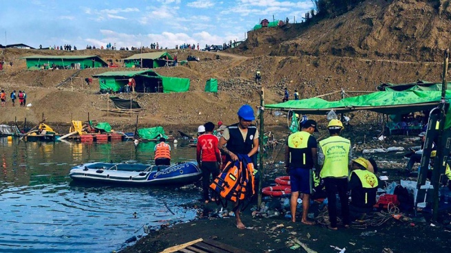 Un muerto y 70 desaparecidos, tras deslizamiento de tierra en una mina de Birmania