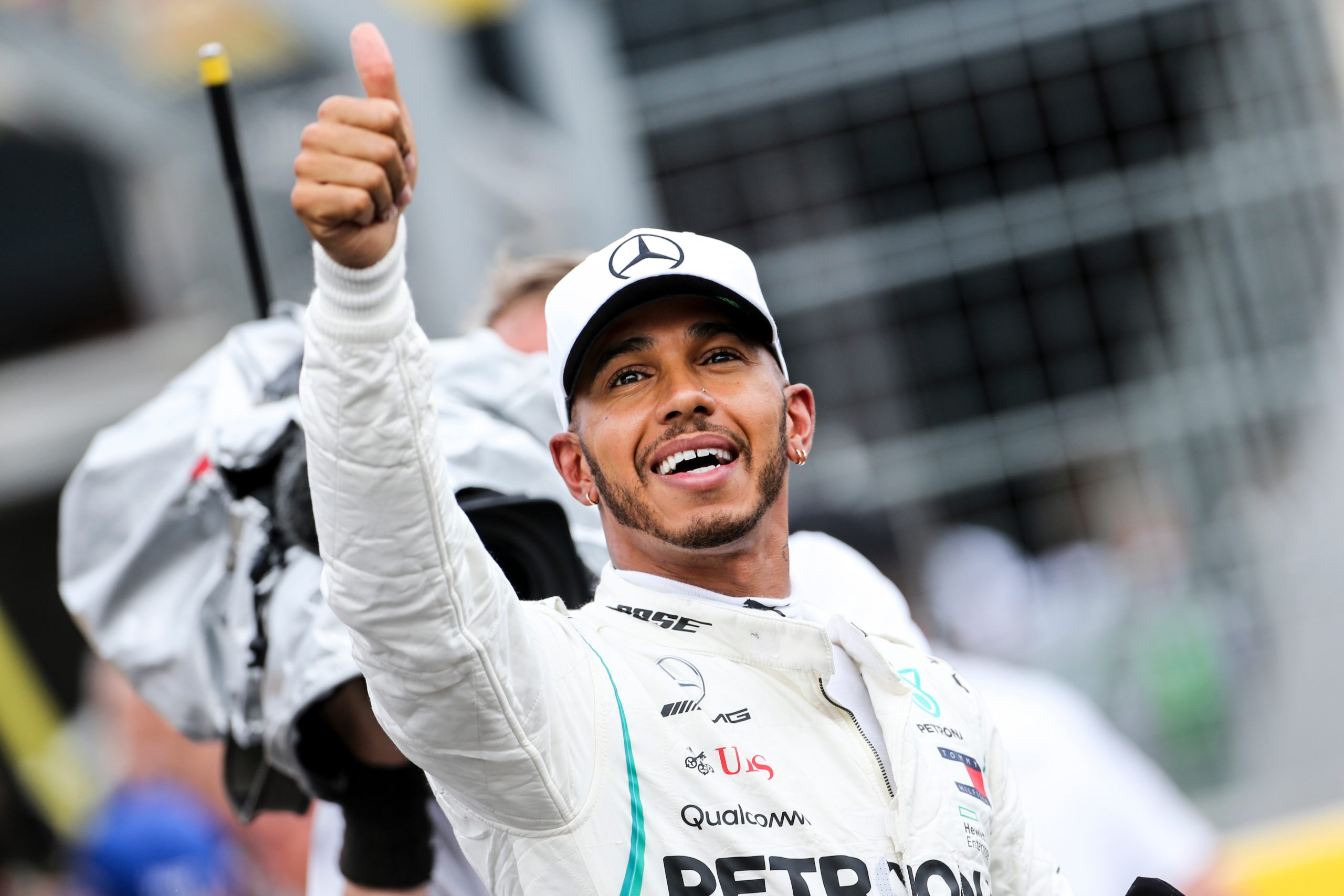 Hamilton ganó en Arabia Saudita y definirá el título con Verstappen en la última fecha
