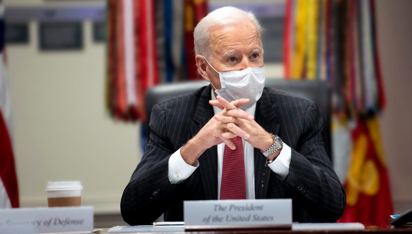 Biden: «Quienes están vacunados no tienen que alarmarse por la cepa ómicron»