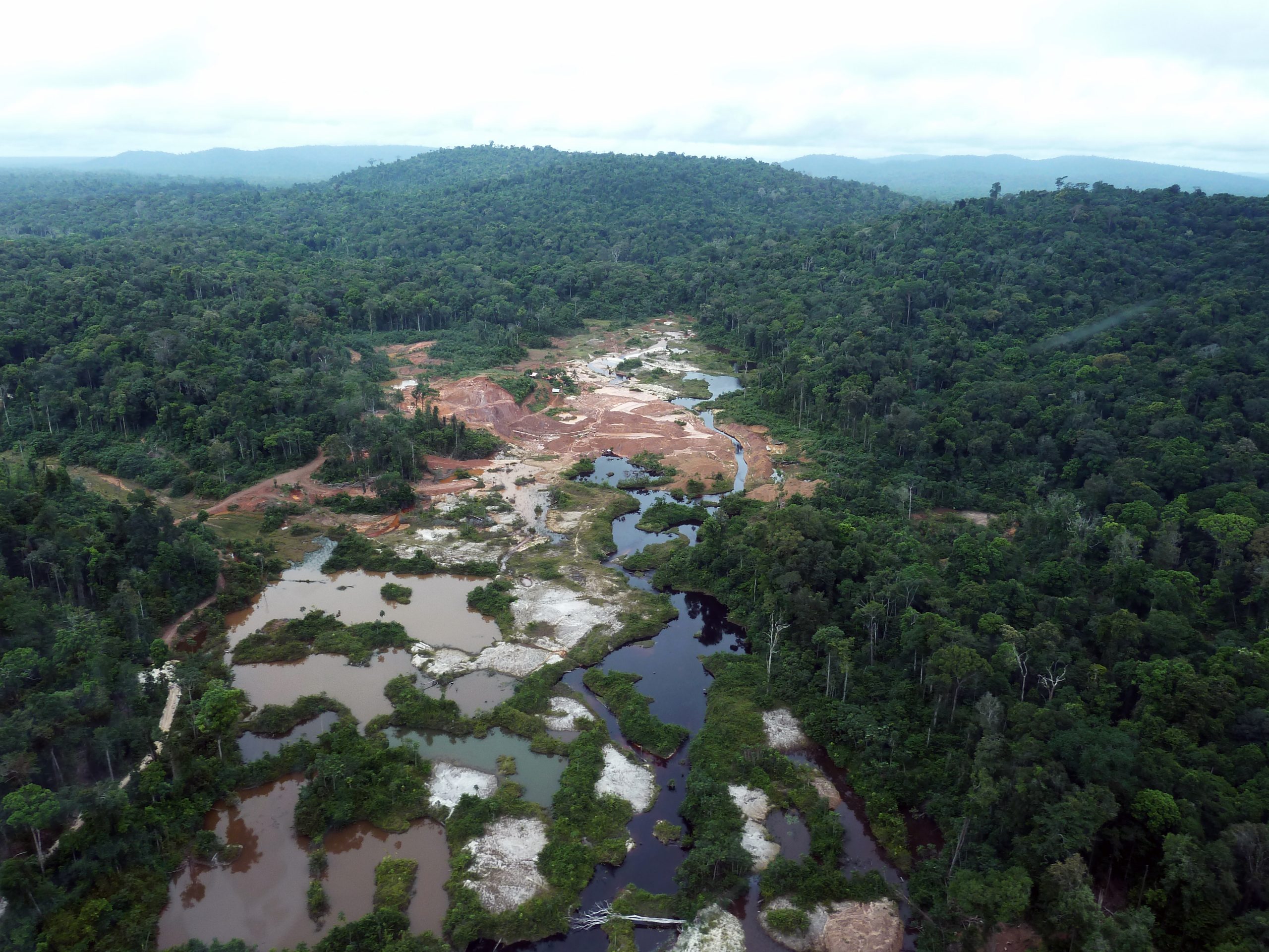 Brasil canceló la extracción de oro en la Amazonía