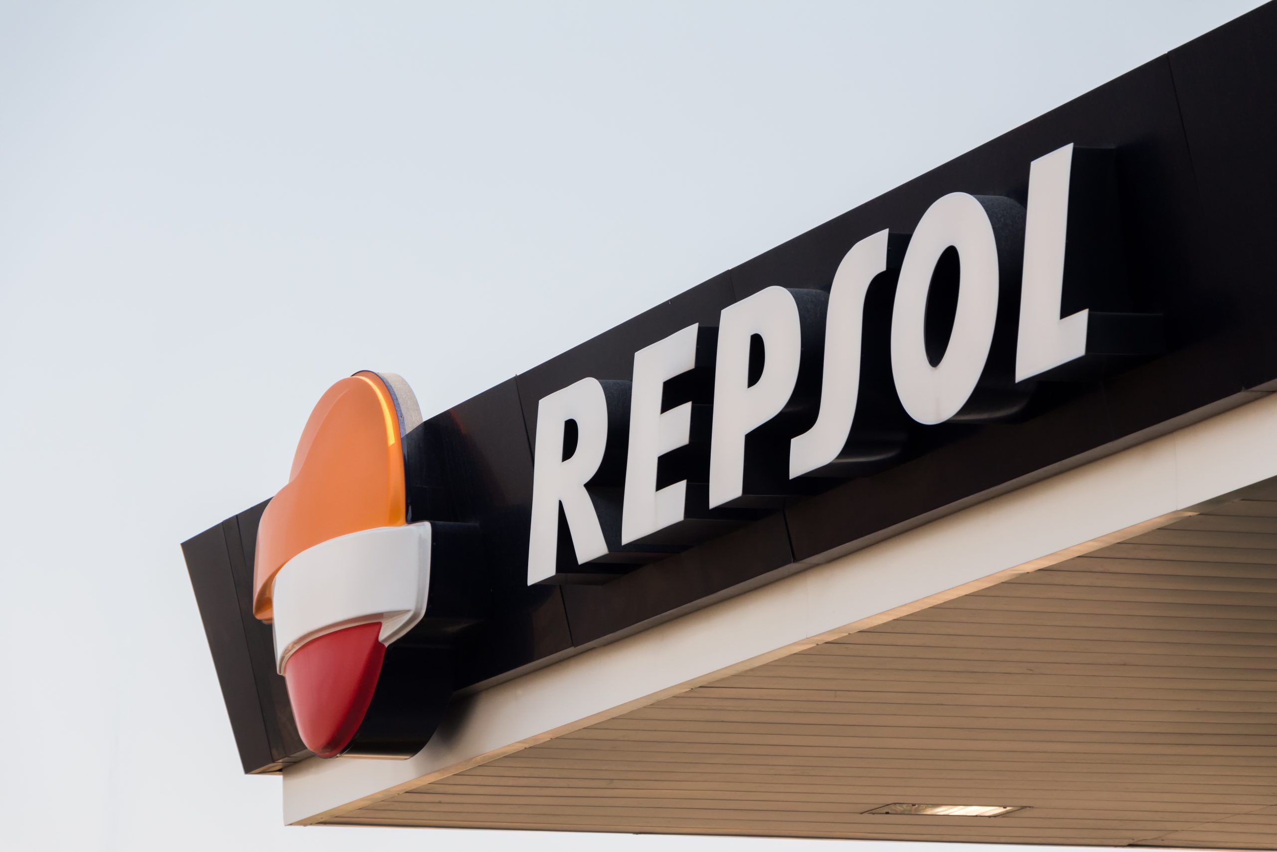 Perú multó a Repsol por incumplimiento de la limpieza del mar