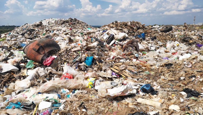 El desierto de Atacama, un inmenso cementerio de ropa usada