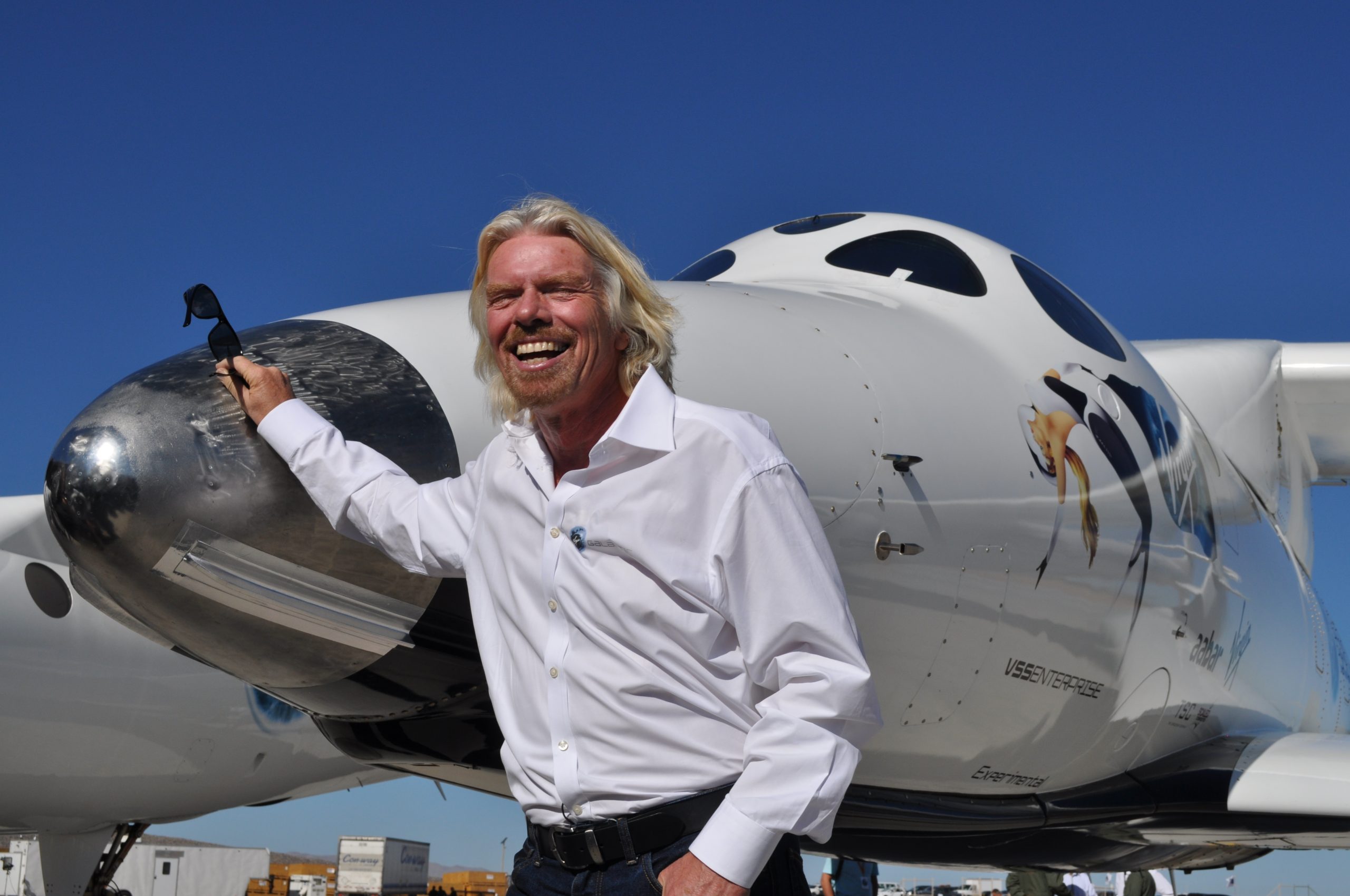 Virgin Galactic sacó a la venta boletos espaciales por 450.000 dólares