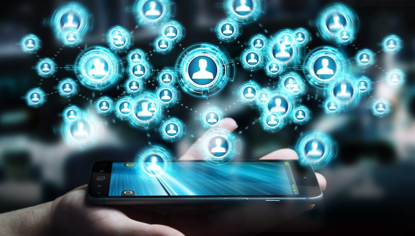 Cómo responder a comentarios negativos en redes sociales institucionales