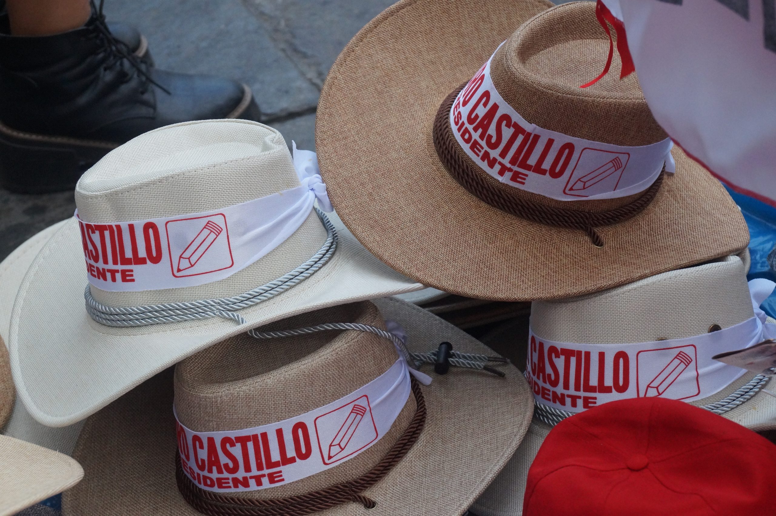 Castillo pasó la prueba del gabinete, pero la «guerra» continúa sin pausa