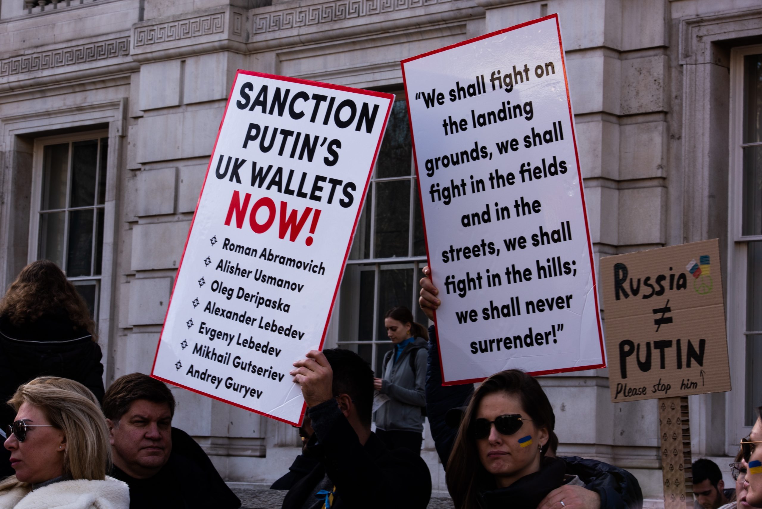 Reino Unido avanza contra los «oligarcas» rusos