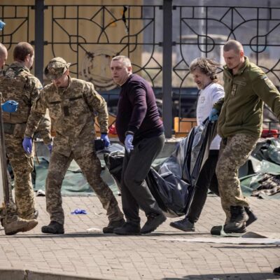 Ataque a una estación de trenes en Ucrania deja al menos 50 muertos