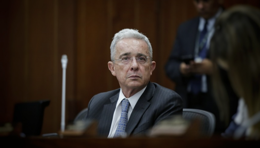 El ex presidente colombiano Uribe irá a juicio acusado de sobornos
