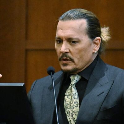 Hermana de Heard: «Depp la agarró el cabello con una mano y la golpeó con la otra»