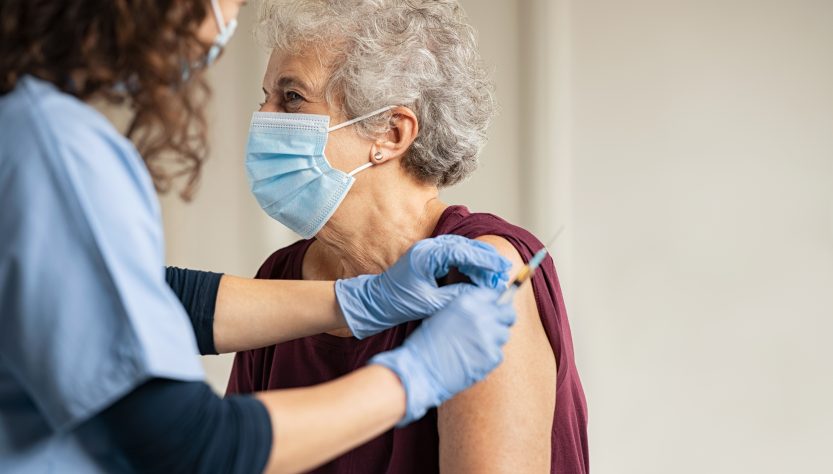 ¿Cuándo debería recibirse la cuarta dosis de la vacuna contra el covid-19?