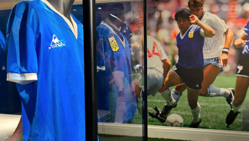 La camiseta de Maradona se vendió en casi nueve millones de dólares