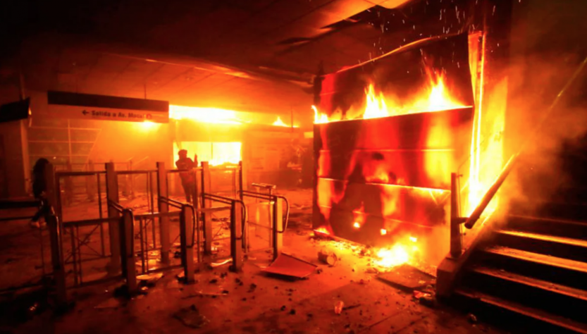 Chile: aún no hay culpables por la quema de estaciones del Metro de Santiago