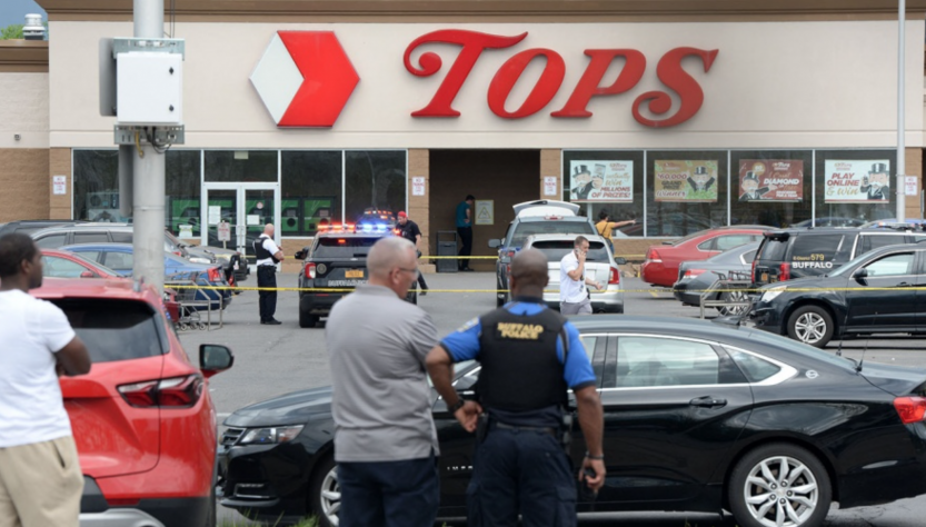 Estados Unidos: un joven supremacista blanco mató a 10 personas