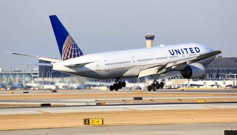 Pasajero abrió salida de emergencia de un avión de United Airlines