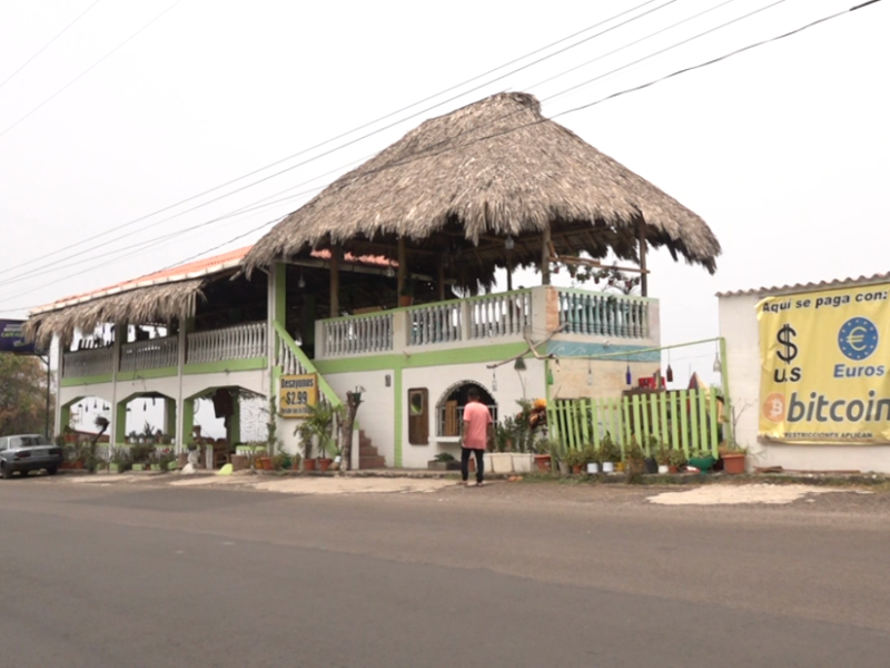 El Salvador sufre por el colapso de las criptomonedas