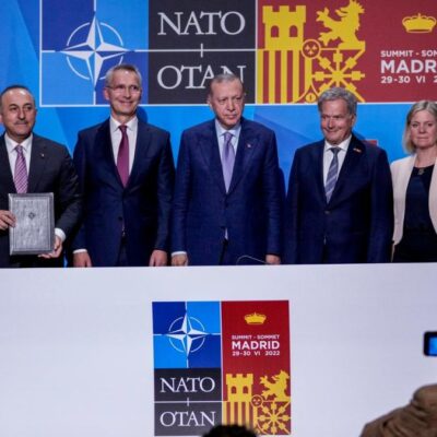 La OTAN invita formalmente a Finlandia y Suecia a la alianza
