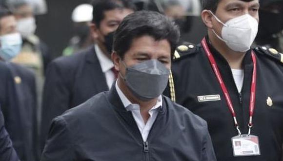 Perú: nuevos golpes para el presidente Castillo