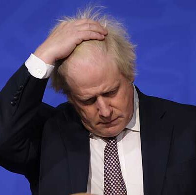 El Primer Ministro británico Johnson enfrenta votación de no confianza