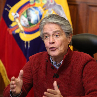 Ecuador: Lasso redujo precios de los combustibles