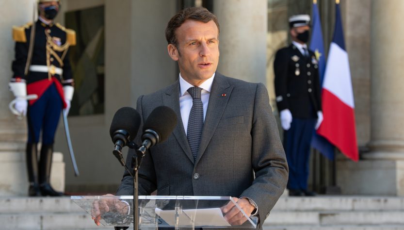 Macron ataca a la izquierda para lograr mayoría parlamentaria