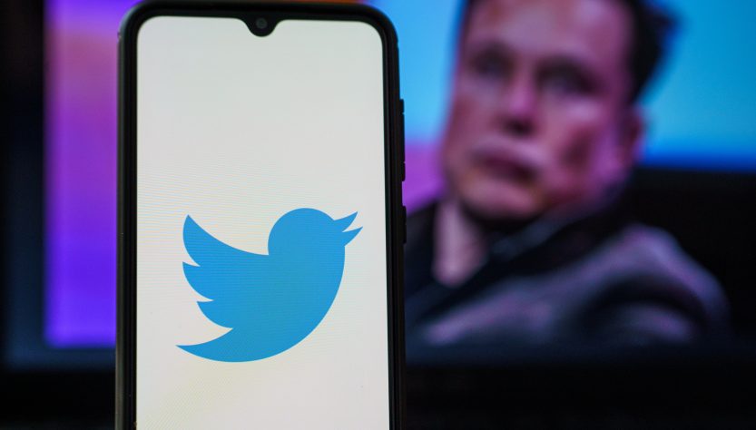 Elon Musk amenaza nuevamente con cancelar la comprar de Twitter