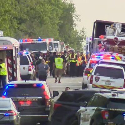 Hallan 46 migrantes muertos en un camión en Texas