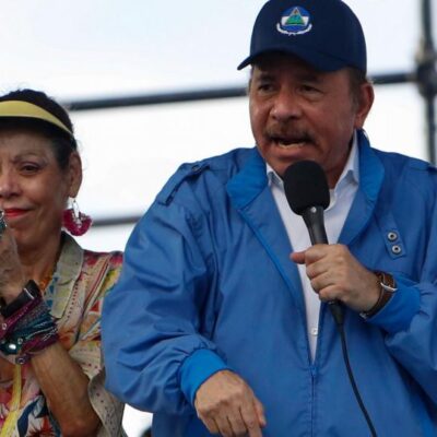 Presidente de Nicaragua formaliza disolución de más de 100 ONG