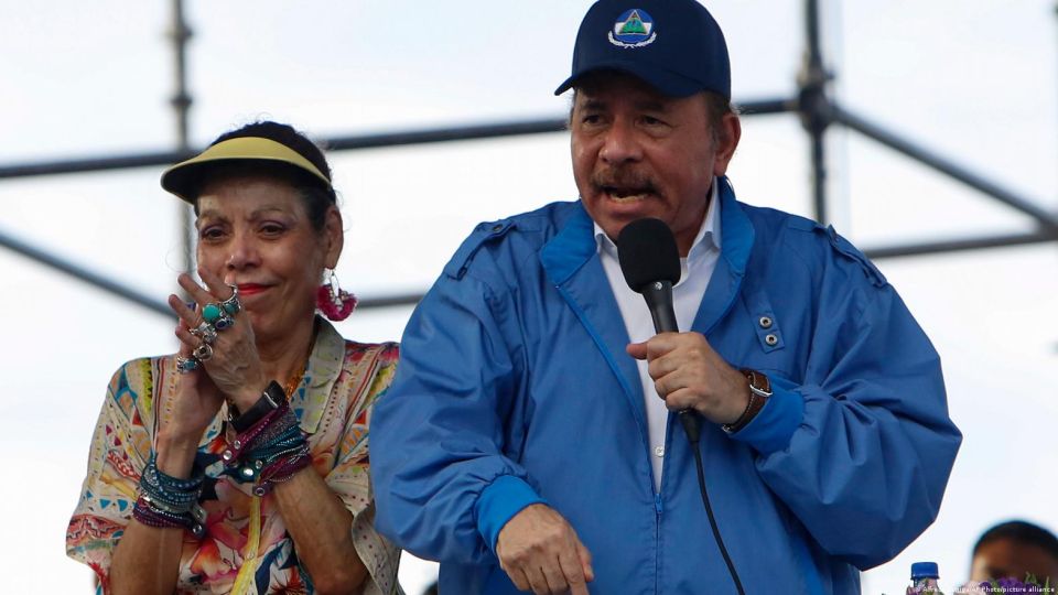 Presidente de Nicaragua formaliza disolución de más de 100 ONG