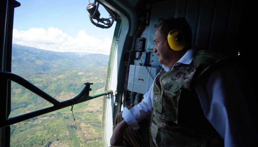 Perú: Fiscal investiga al ministro de Defensa por uso indebido de avión estatal