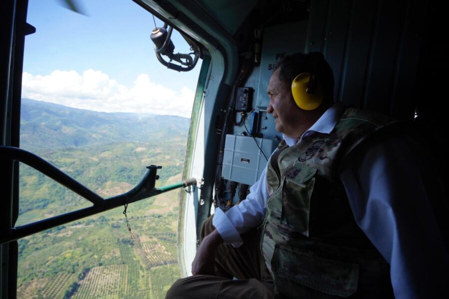 Perú: Fiscal investiga al ministro de Defensa por uso indebido de avión estatal