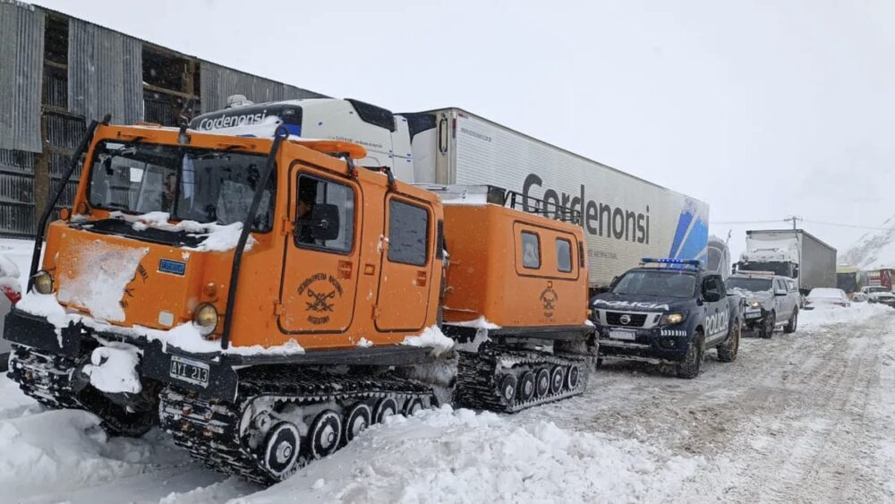 Más de 400 varados en frontera argentino-chilena
