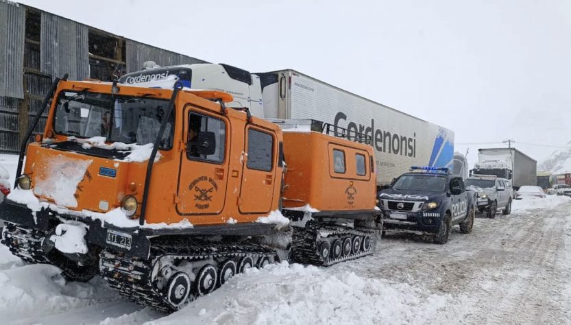 Más de 400 varados en frontera argentino-chilena