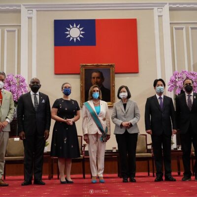 China anuncia sanciones contra Pelosi