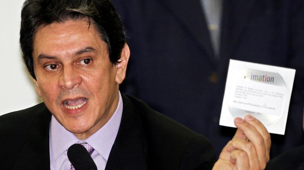 La violencia de un exdiputado aliado de Bolsonaro eleva el temor y tensión en las elecciones brasileñas