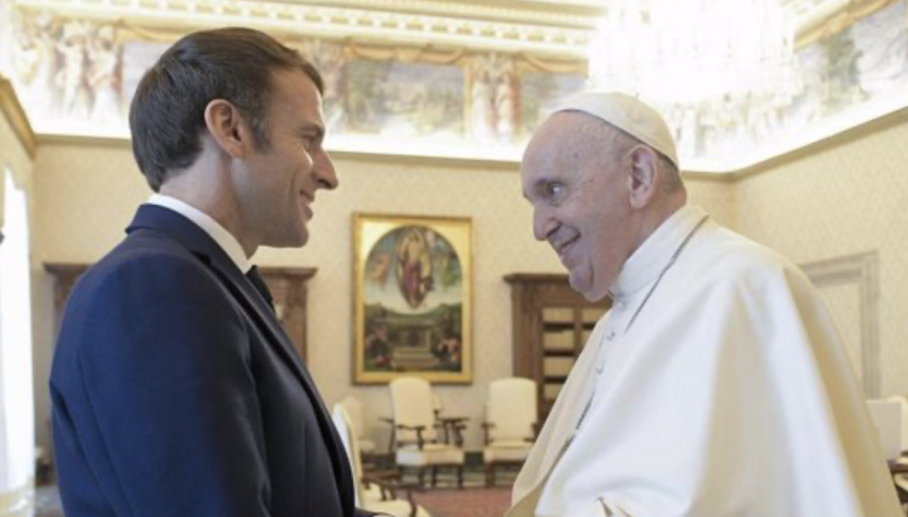 El papa Francisco se reunió con Emmanuel Macron en el Vaticano para hablar de la paz en Europa