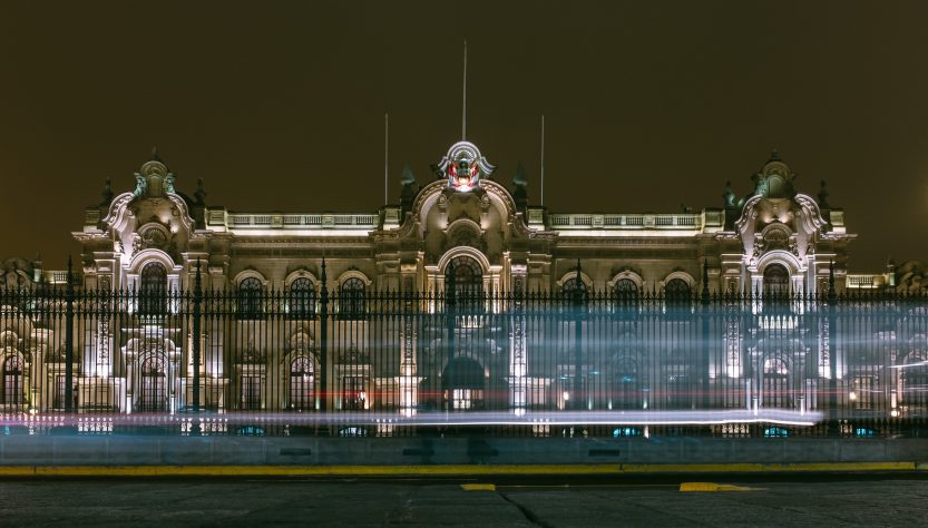 Peru: El Parlamento «pretende cerrar» dice el presidente del Congreso de Perú