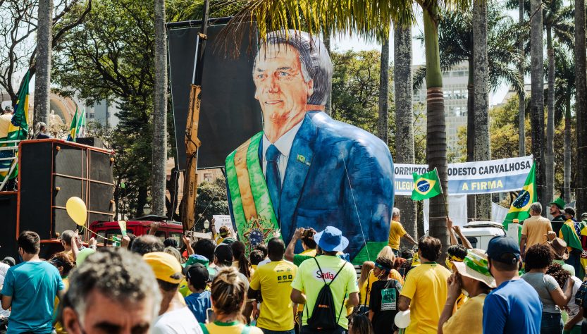 Bolsonaro no habla de su derrota frente a Lula, pero dice que respetará la Constitución de Brasil