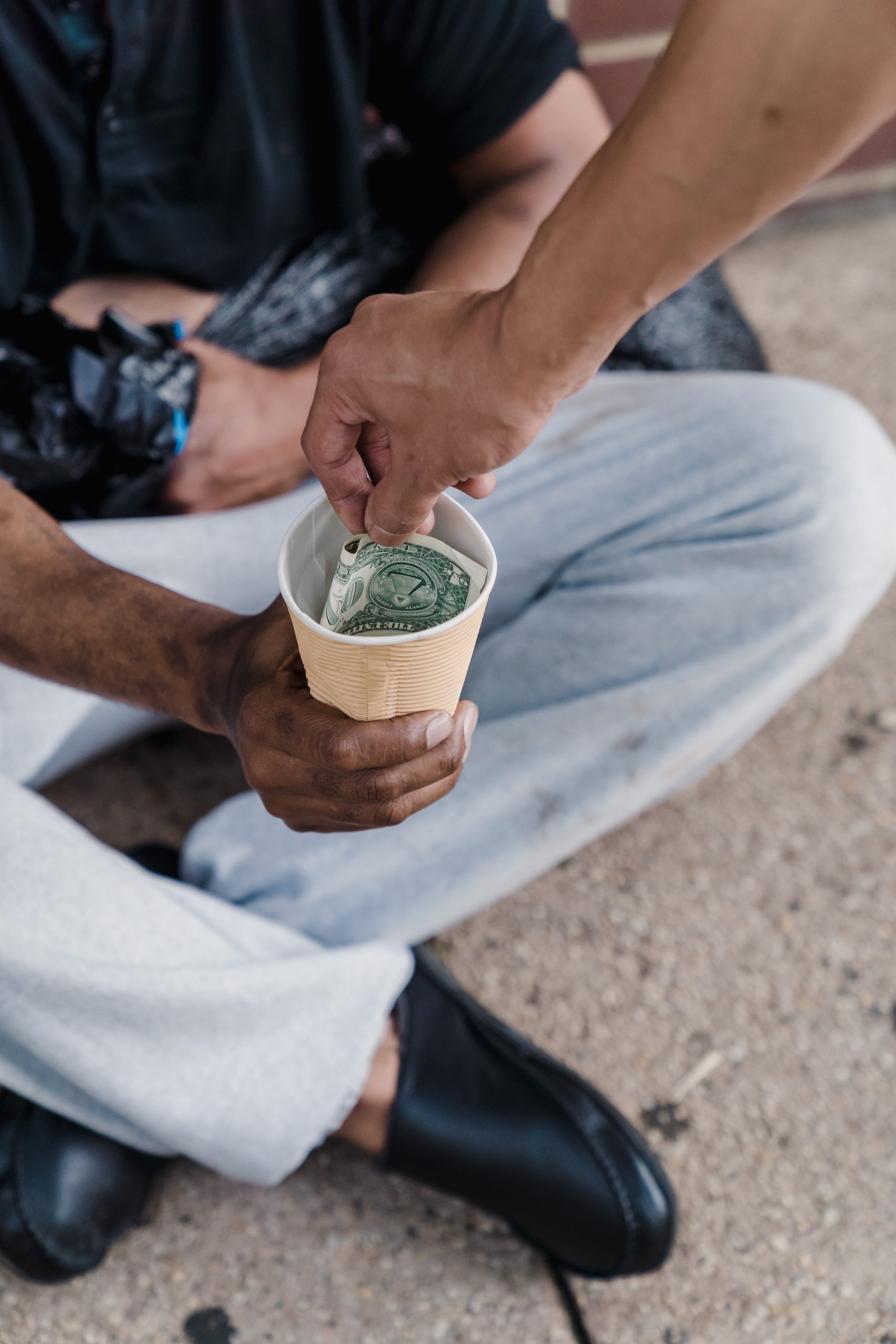 Estados Unidos crea más trabajos de lo previsto en octubre; pero la tasa de desempleo sube leve a 3.7%