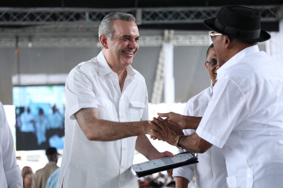 Dominicanos logran sortear la crisis mundial gracias a subsidios de Abinader