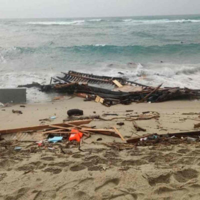 Naufragio en Italia deja decenas de migrantes muertos