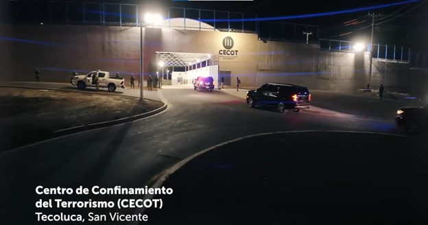 Bukele inaugura megacarcel en El Salvador